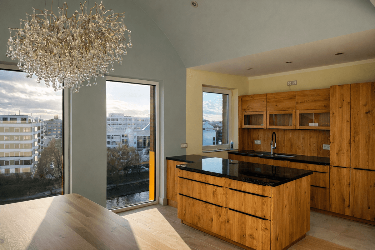 Offene Küche mit klarer Linienführung